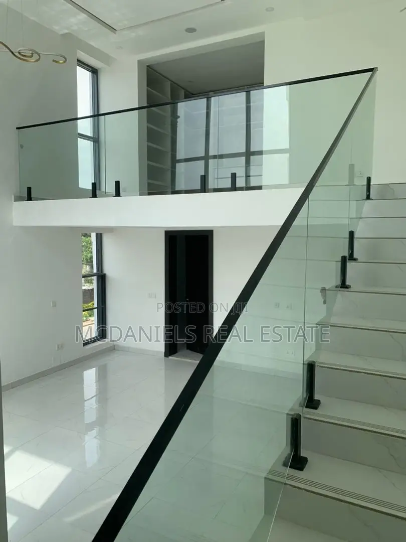 5bdrm Duplex in Lekki Phase 1 for sale in Lekki Phase 1