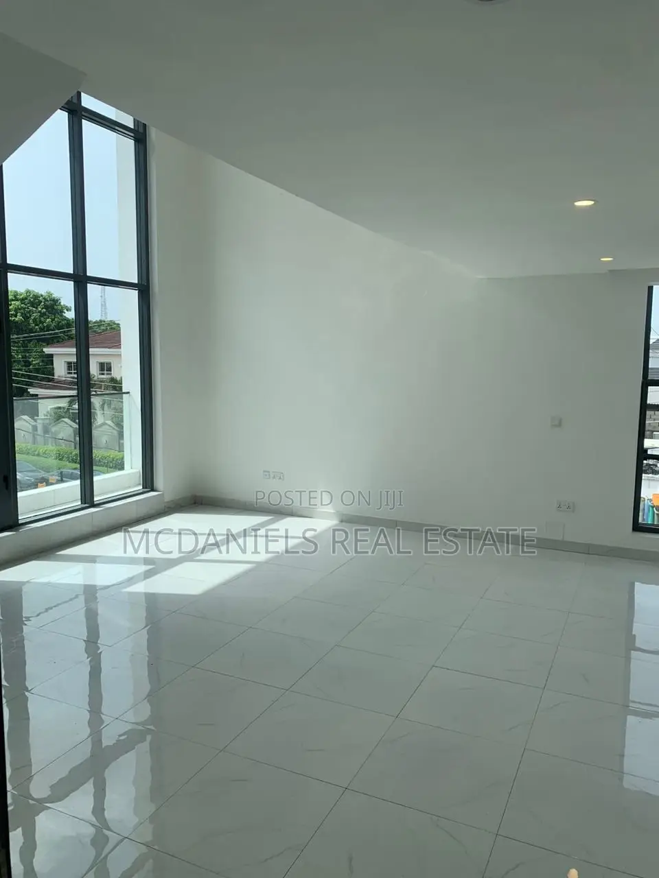 5bdrm Duplex in Lekki Phase 1 for sale in Lekki Phase 1