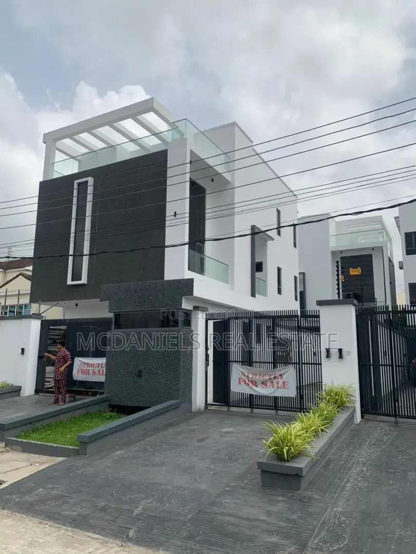 5bdrm Duplex in Lekki Phase 1 for sale in Lekki Phase 1
