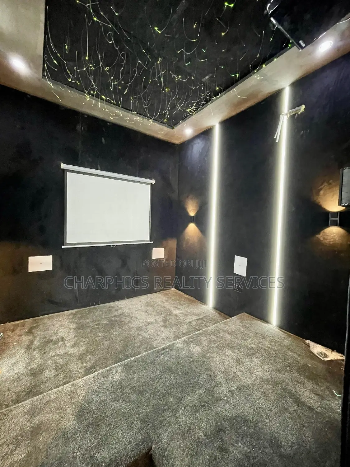 5bdrm Duplex in Ikota for sale in Ikota