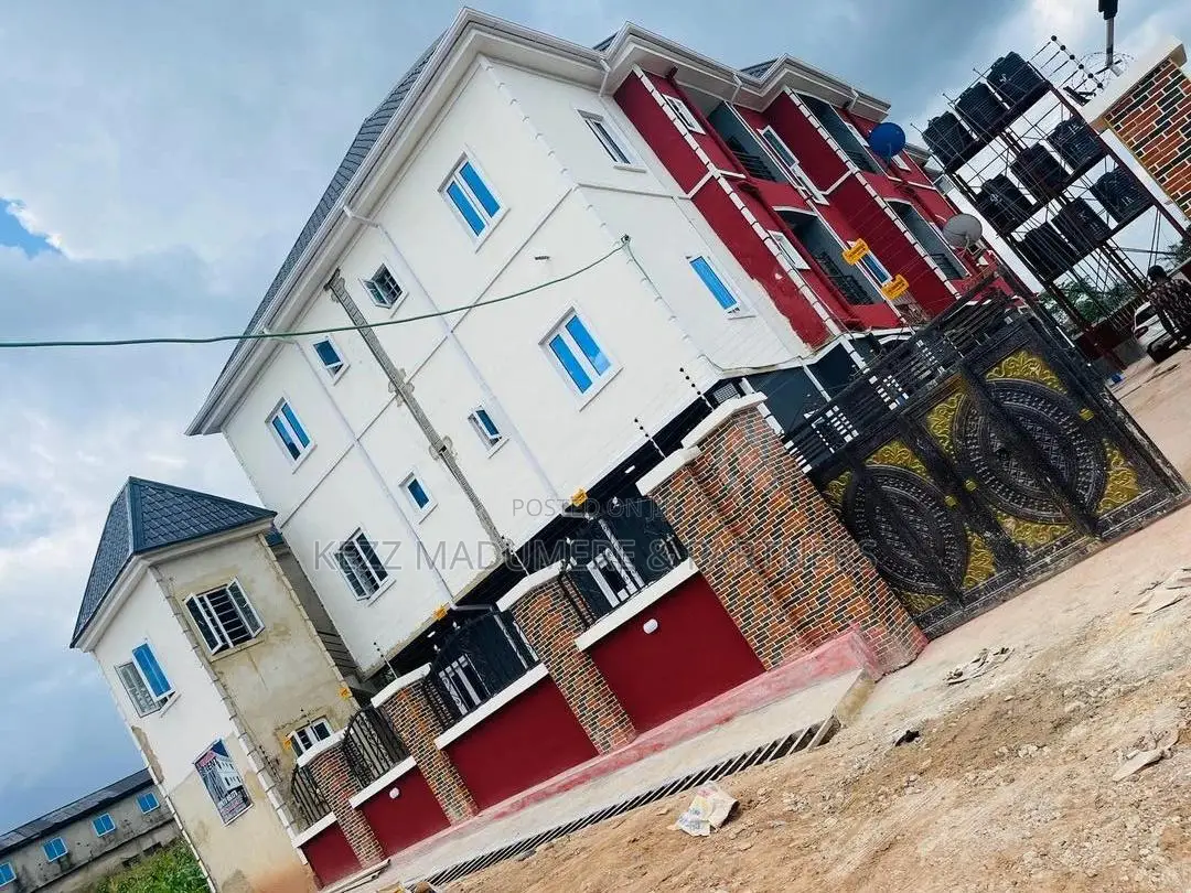 9bdrm Block of Flats in New Garki , Enugu , for sale in Enugu