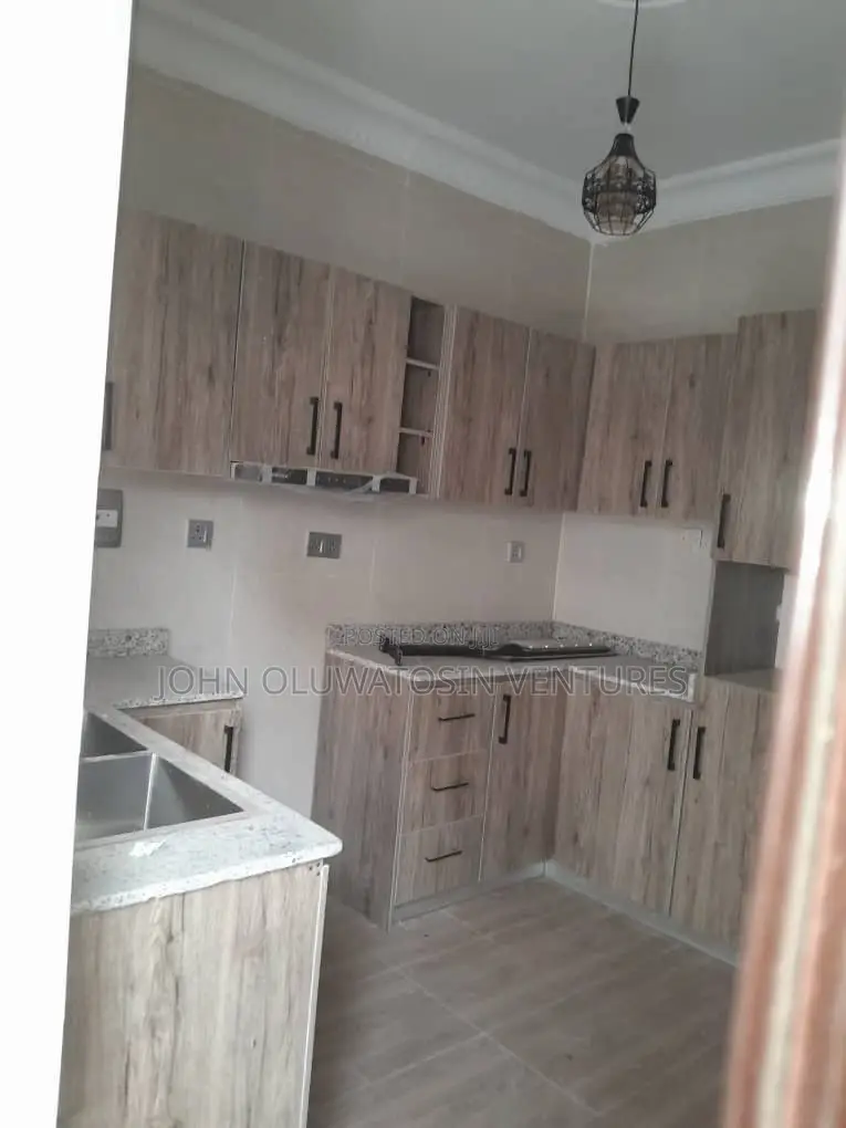 3bdrm Block of Flats in Omolayo Estate, Akobo for rent in Akobo