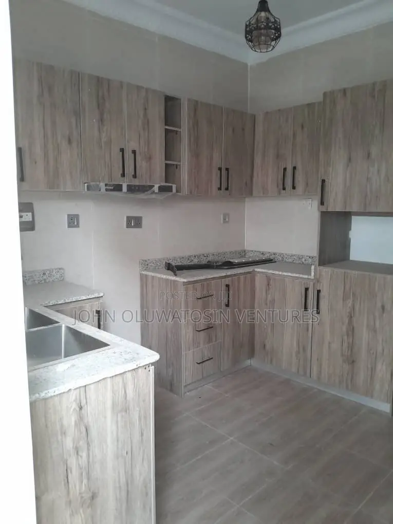 3bdrm Block of Flats in Omolayo Estate, Akobo for rent in Akobo