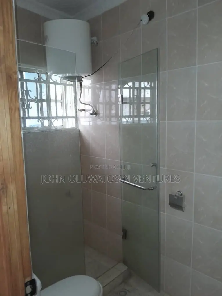 3bdrm Block of Flats in Omolayo Estate, Akobo for rent in Akobo