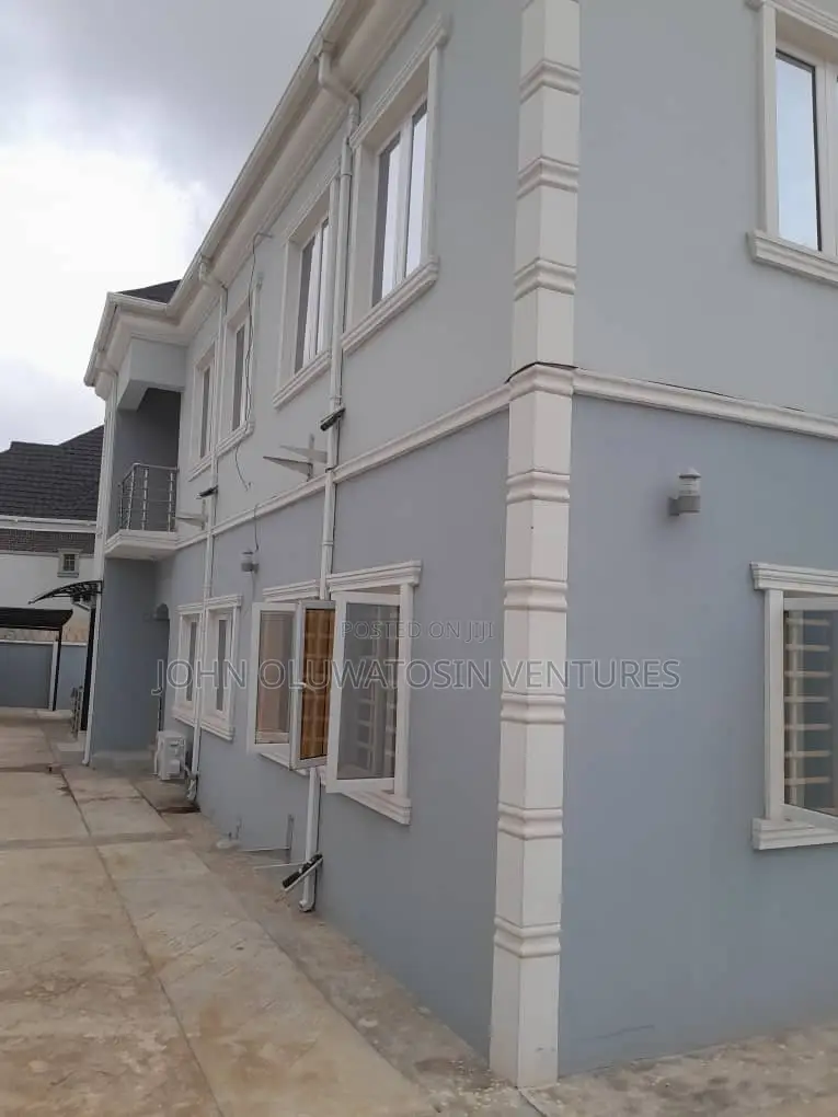 3bdrm Block of Flats in Omolayo Estate, Akobo for rent in Akobo