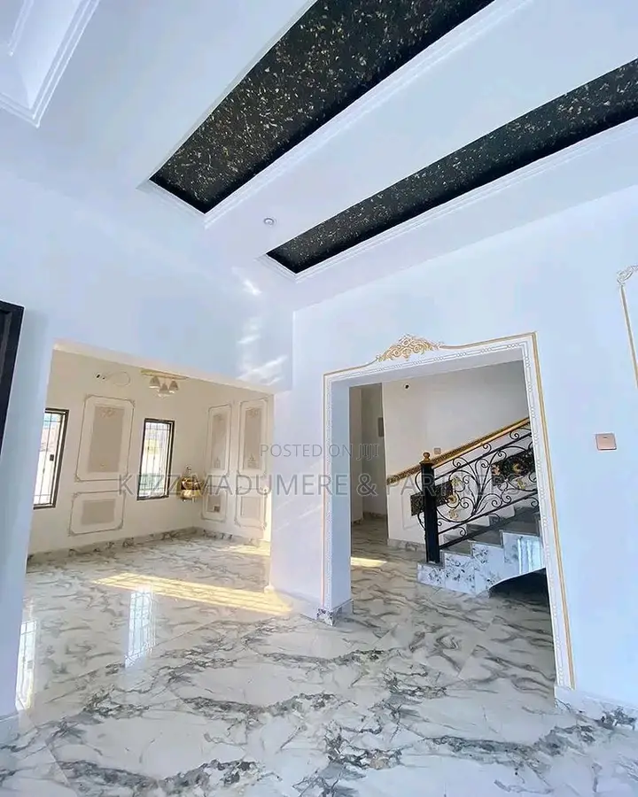 6bdrm Duplex in Woji , Port Harcourt for sale in Port-Harcourt