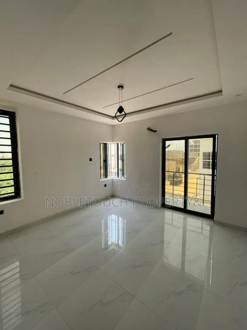 2bdrm Apartment in Lekki Lagos, Ologolo for sale in Ologolo
