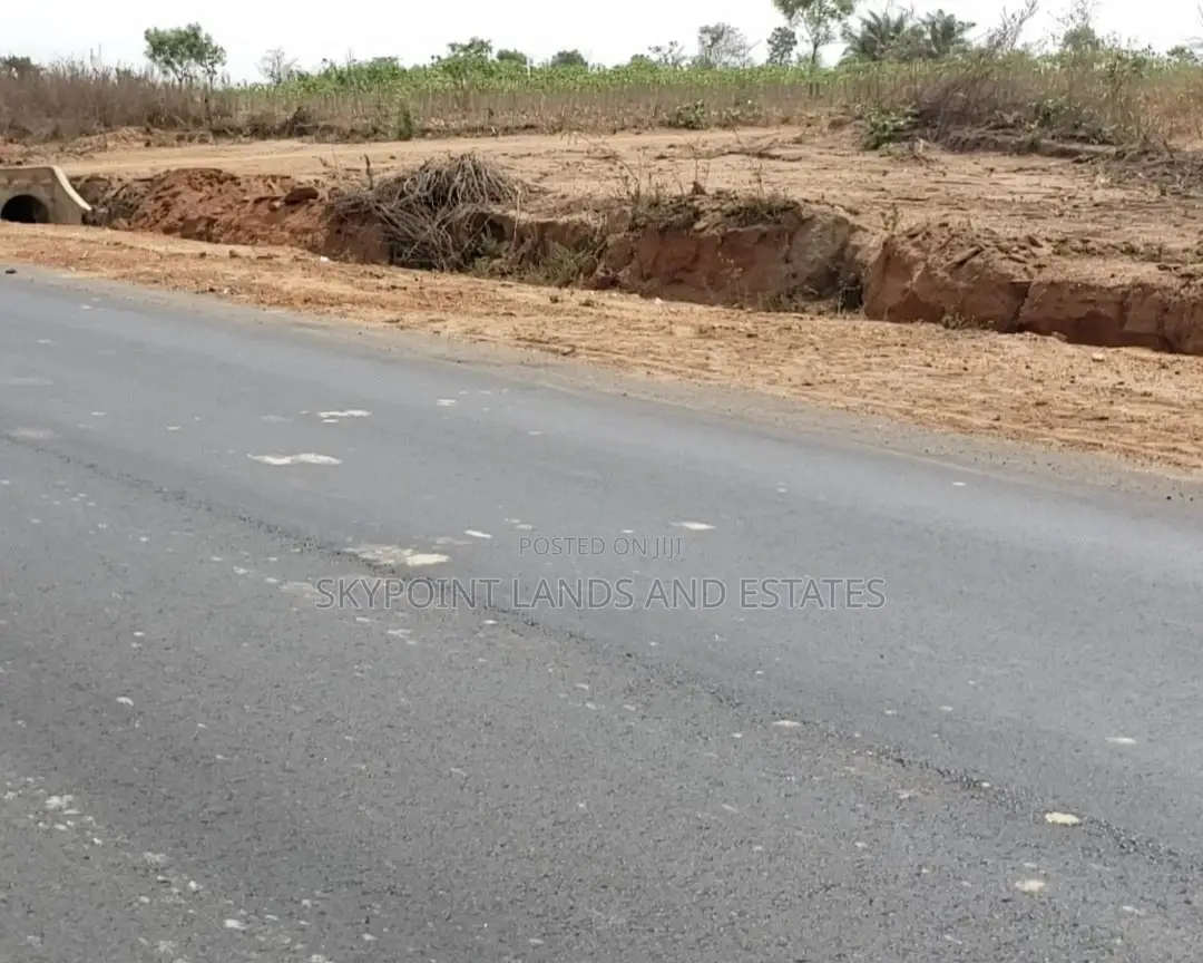 Acres Of Land For Sale At Along Iseyin To Ogbomoso Road. in Iseyin