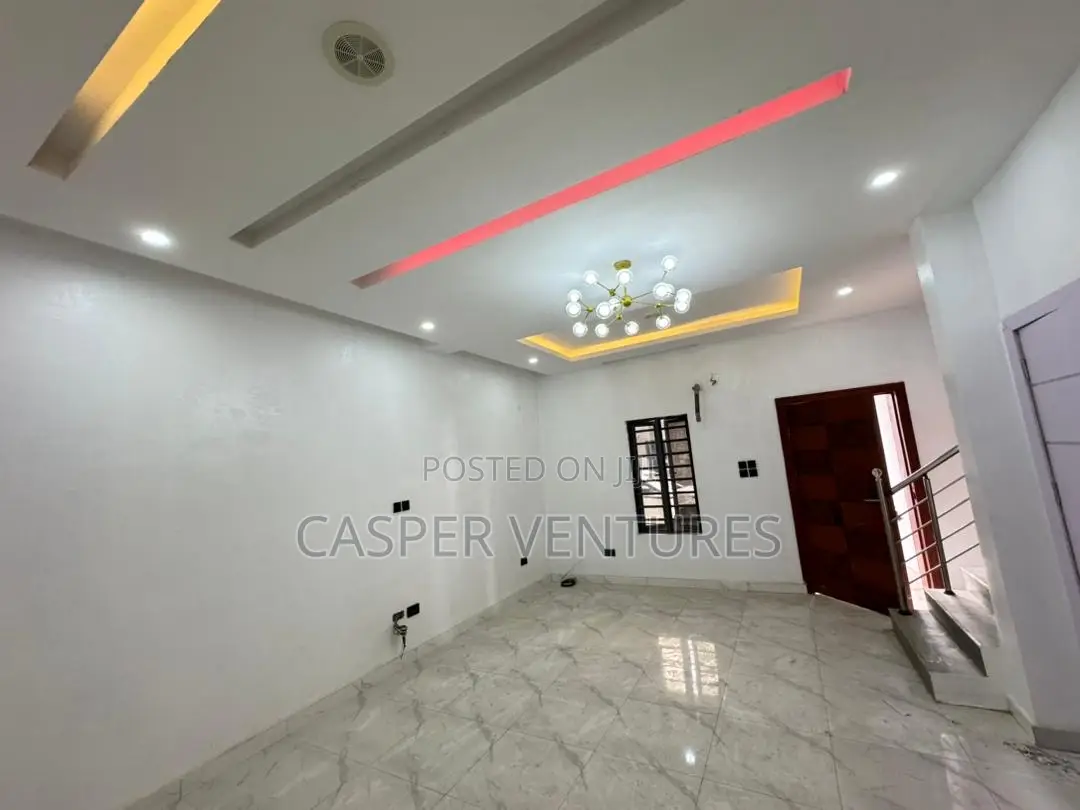 3bdrm Duplex in Van Daniel’S, Lekki Phase 2 for rent in Lekki Phase 2