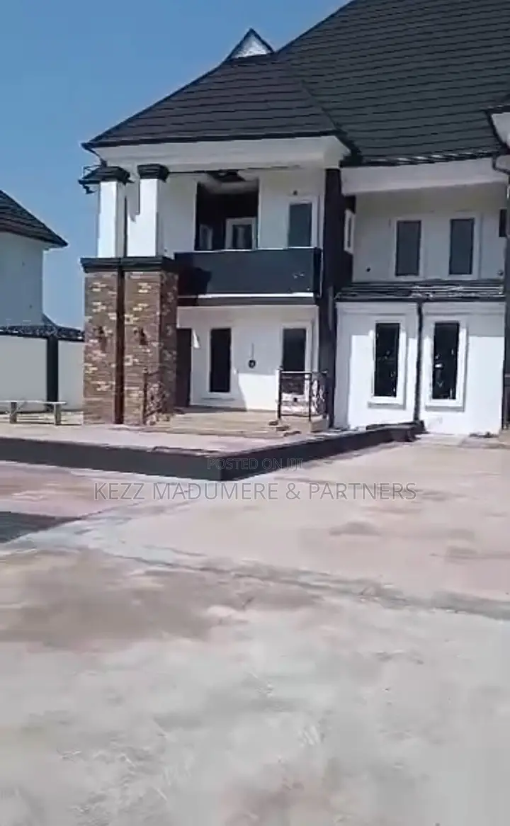 4bdrm Duplex in Near Amakaohia, Owerri for sale in Owerri