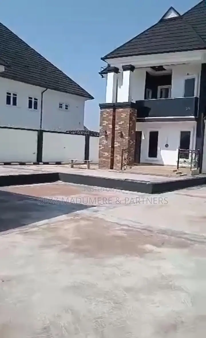 4bdrm Duplex in Near Amakaohia, Owerri for sale in Owerri