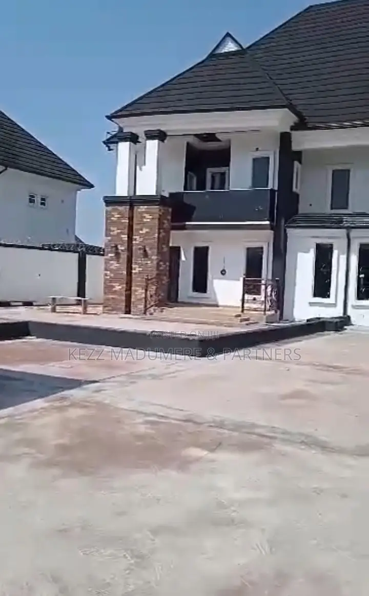 4bdrm Duplex in Near Amakaohia, Owerri for sale in Owerri