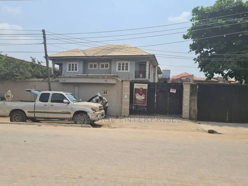 5bdrm Duplex in Okota for sale in Okota