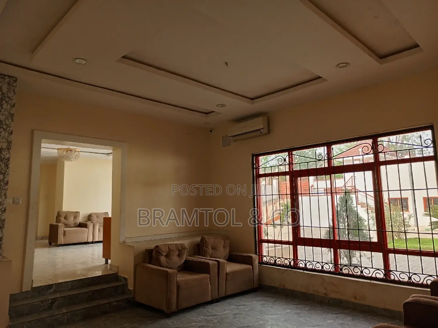 15rooms, 3 Suites, 4 Bqs, Dining Hall, 2 Offices, 1 Ballroom in Utako