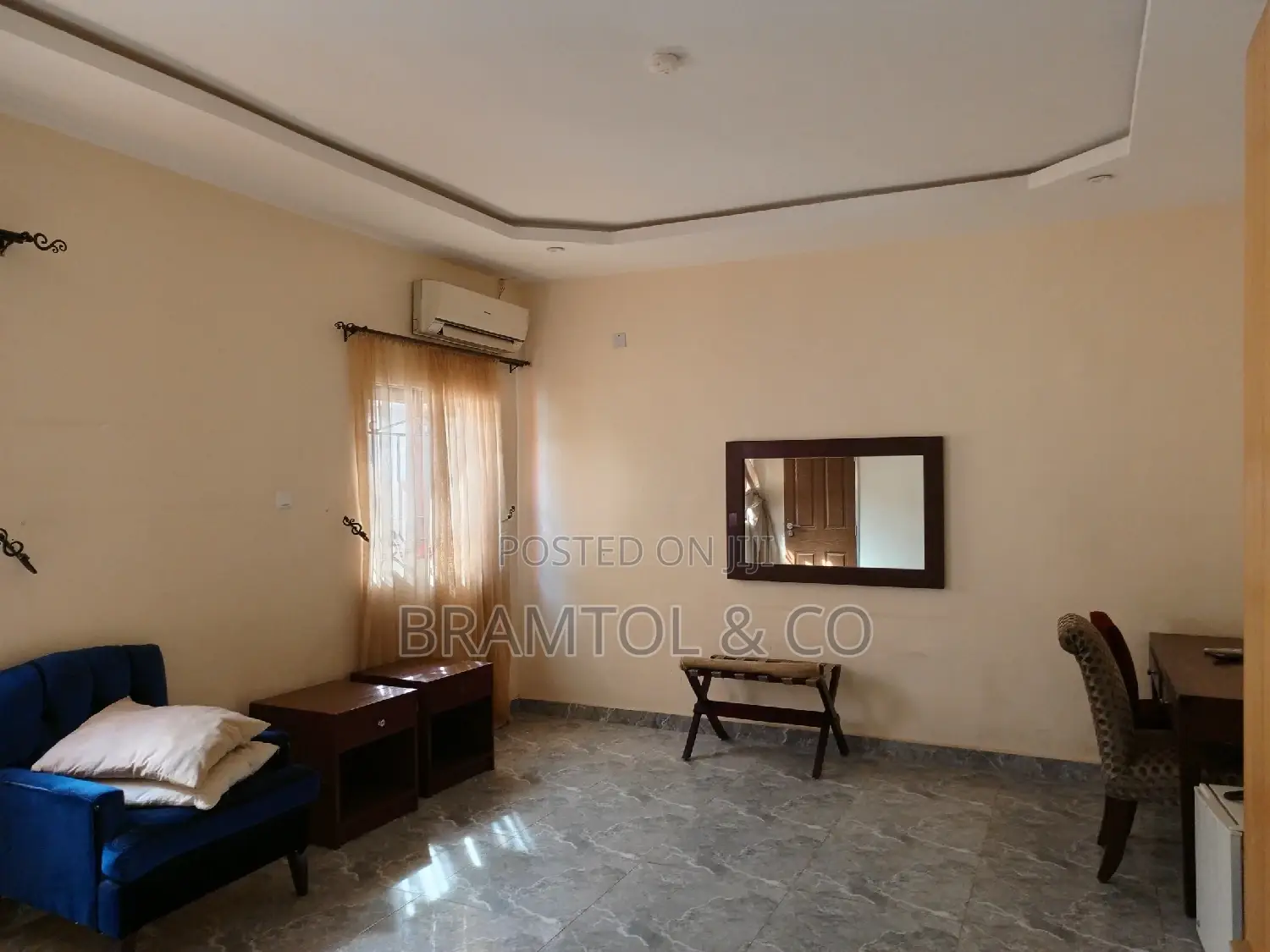 15rooms, 3 Suites, 4 Bqs, Dining Hall, 2 Offices, 1 Ballroom in Utako