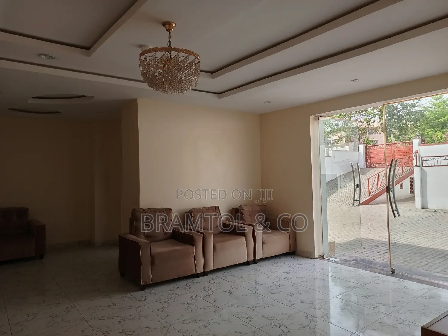 15rooms, 3 Suites, 4 Bqs, Dining Hall, 2 Offices, 1 Ballroom in Utako