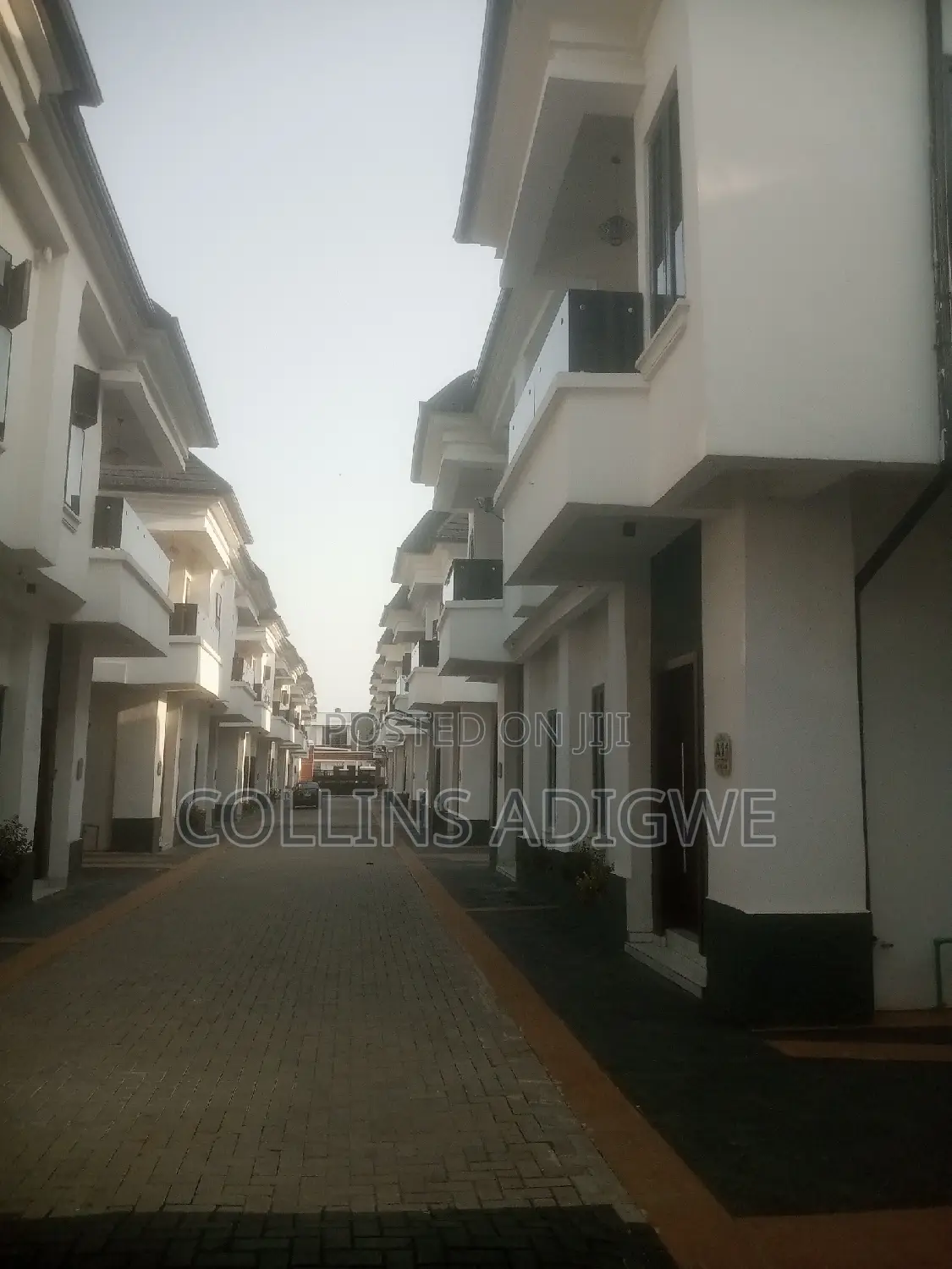 4bdrm Duplex in Service Estate, Chevron for sale in Chevron