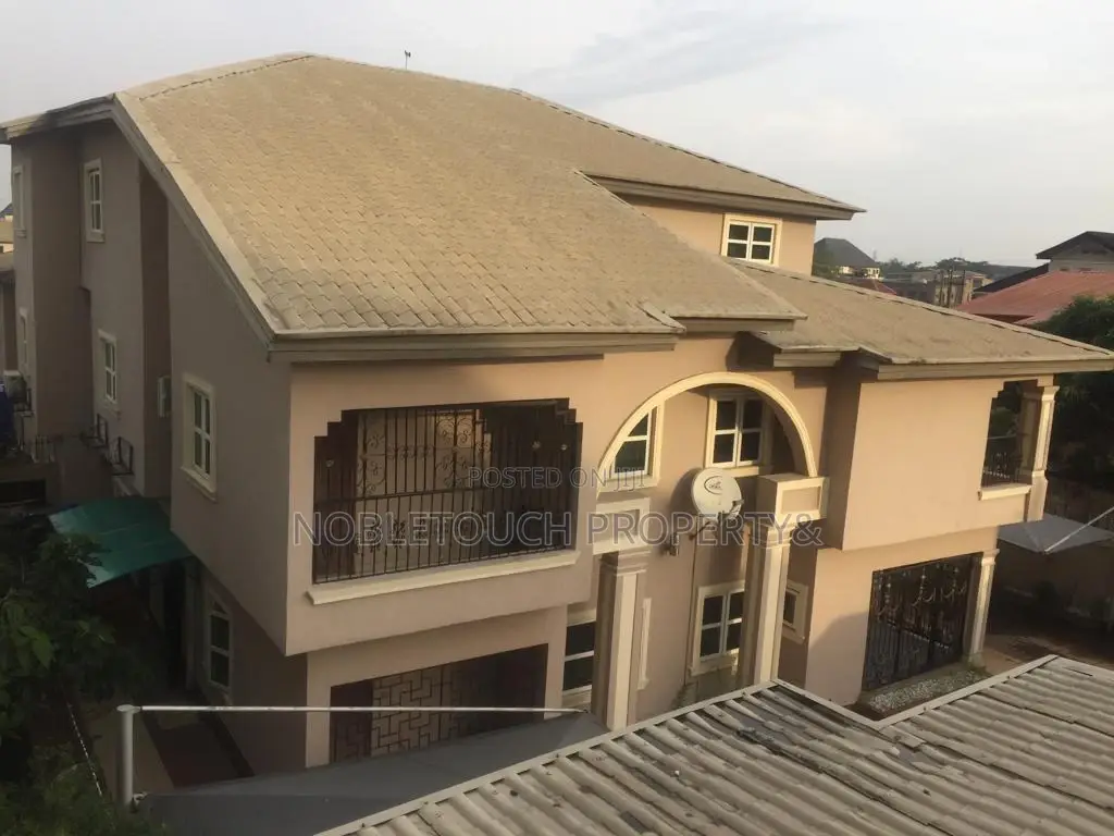 6bdrm Duplex in Satellite Town for sale in Satelite Town