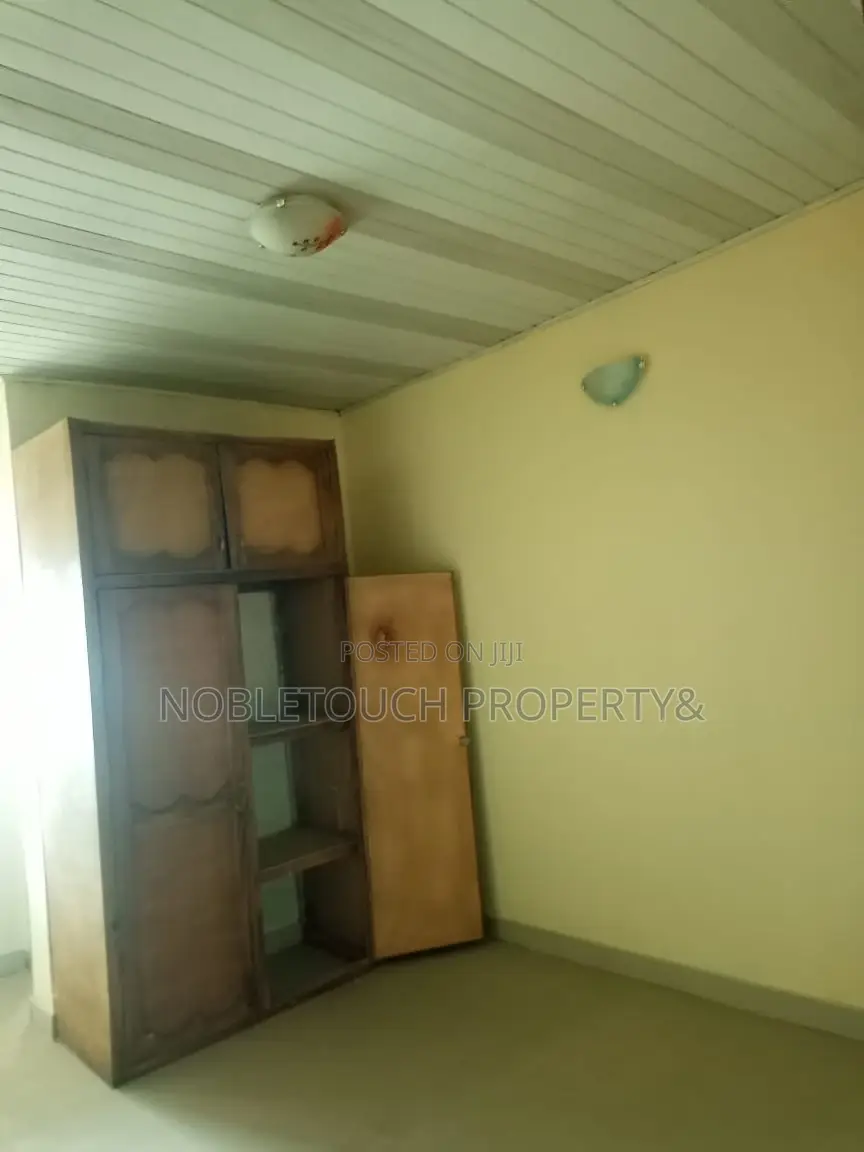 6bdrm Duplex in Satellite Town for sale in Satelite Town