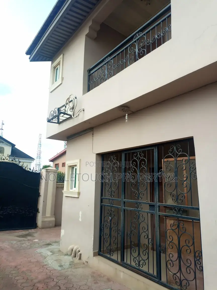 6bdrm Duplex in Satellite Town for sale in Satelite Town