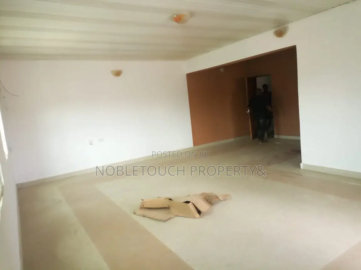 6bdrm Duplex in Satellite Town for sale in Satelite Town