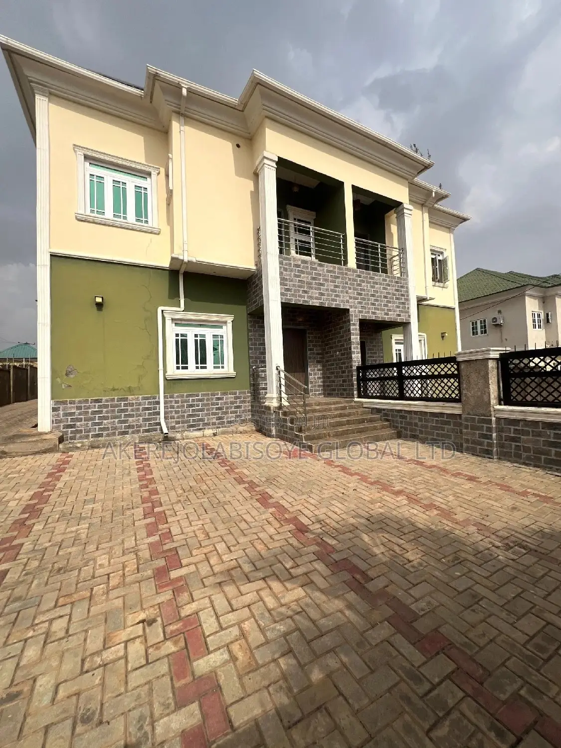 Furnished 4bdrm Townhouse/Terrace in In An Estate Around for sale in Life Camp