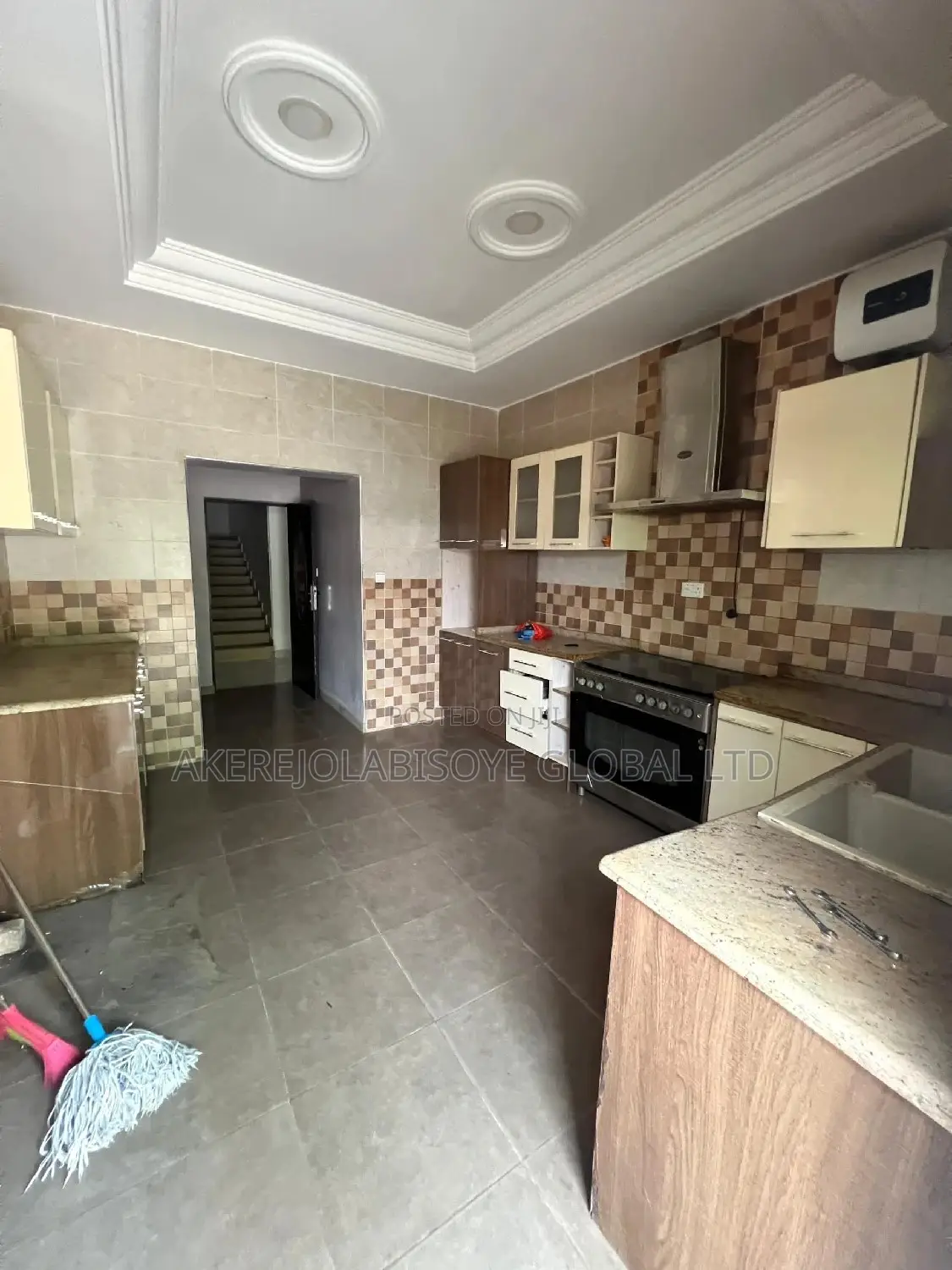 Furnished 4bdrm Townhouse/Terrace in In An Estate Around for sale in Life Camp