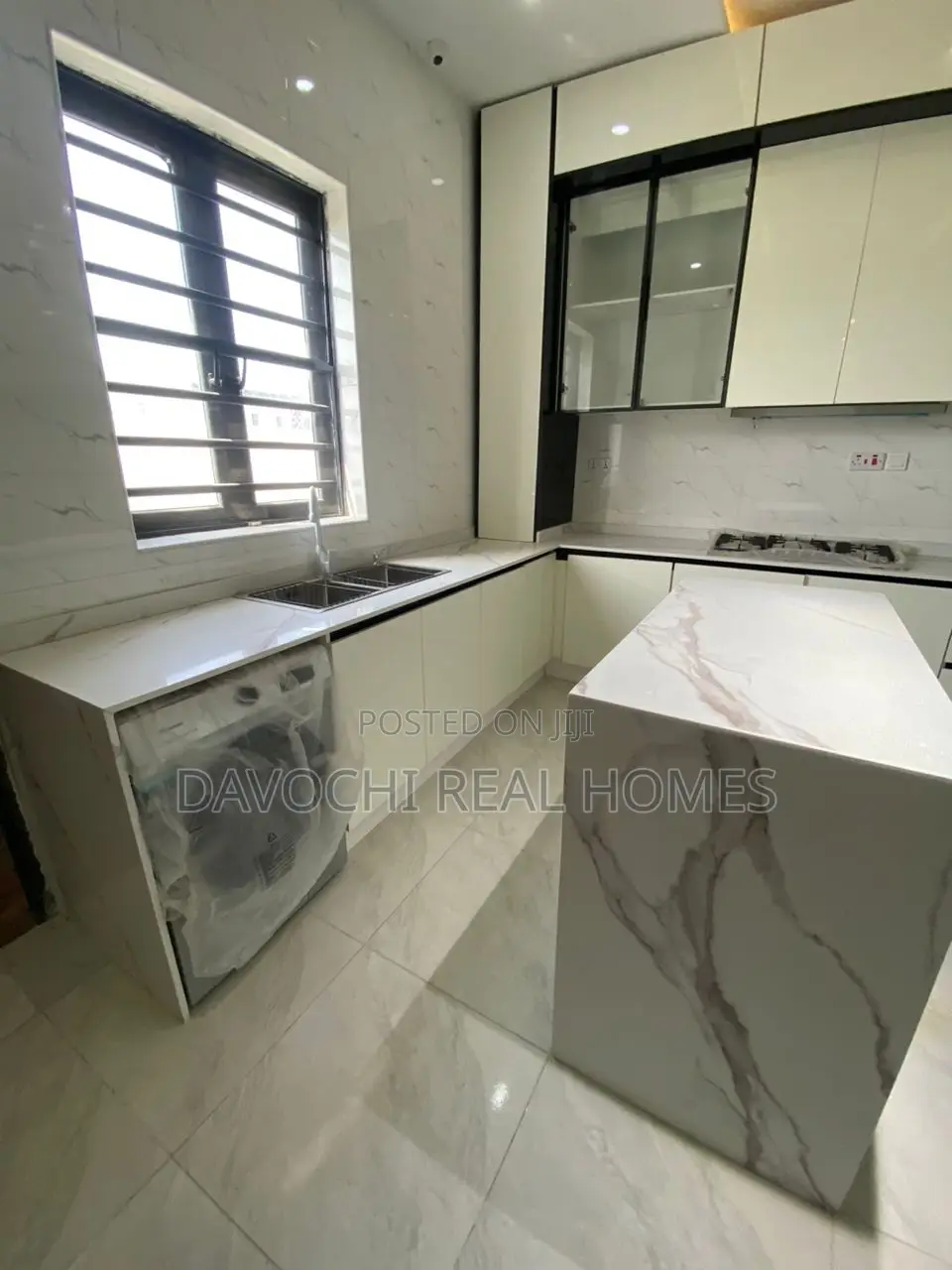 5bdrm Duplex in Lekki Phase 2 for sale in Lekki
