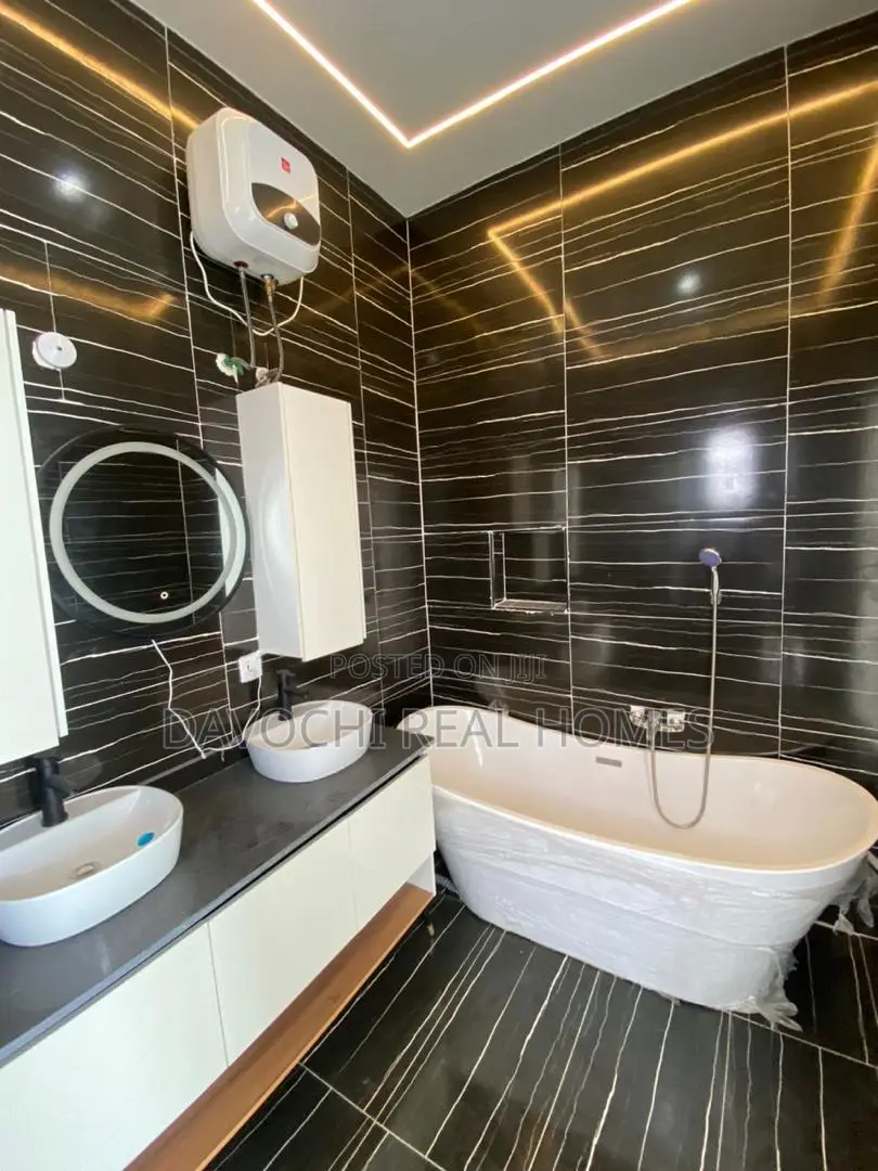 5bdrm Duplex in Lekki Phase 2 for sale in Lekki