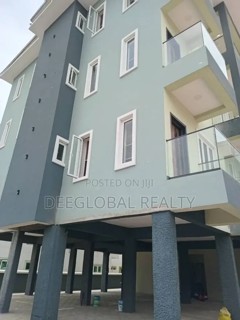 3bdrm Block of Flats in Canal West, Osapa london for sale in Osapa london