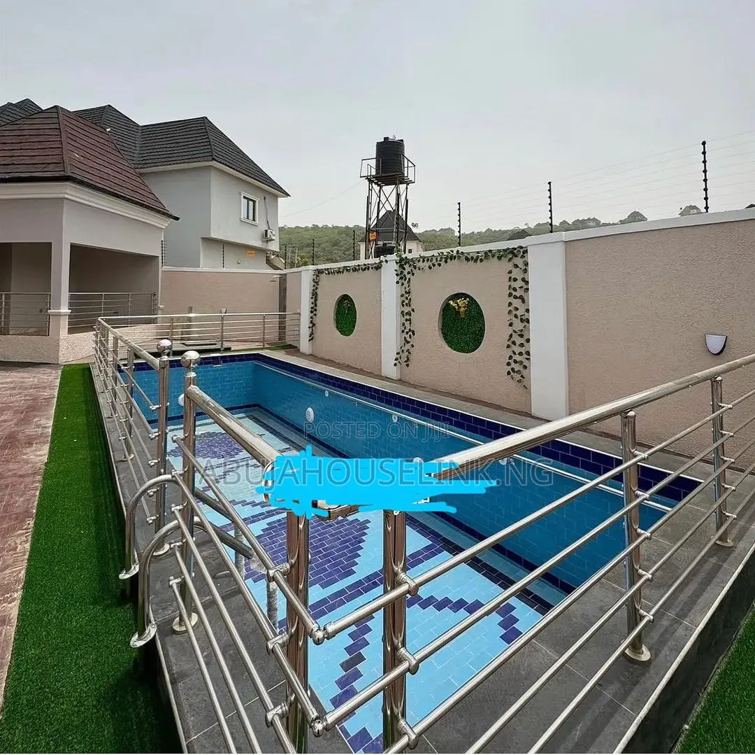 5bdrm Duplex in App Resettlement for sale in Apo Resettlement