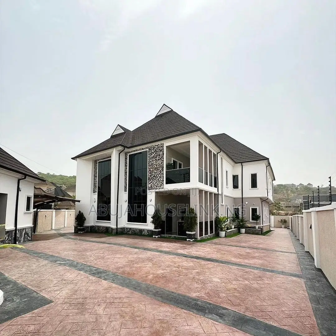 5bdrm Duplex in App Resettlement for sale in Apo Resettlement