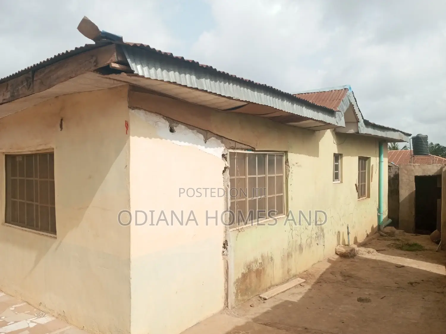 5bdrm Bungalow in Bembo,Apata for sale in Apata