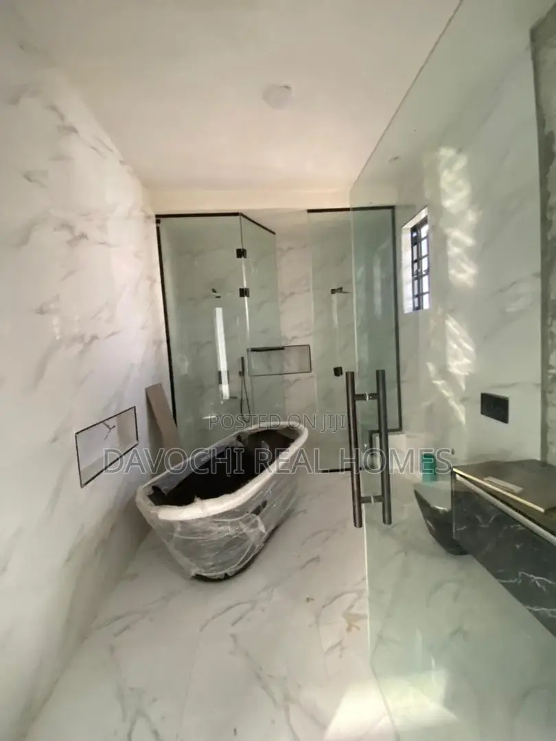 4bdrm Duplex in Lekki Phase 2 for sale in Lekki