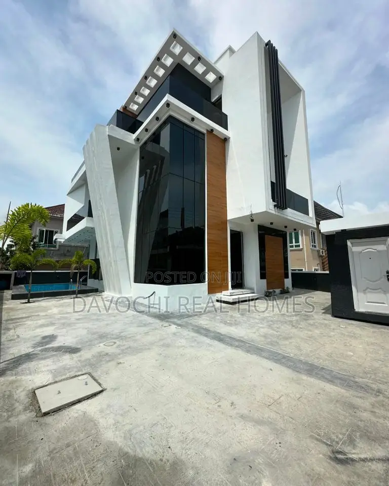 5bdrm Duplex in Chevron Drive, Lekki for sale in Lekki