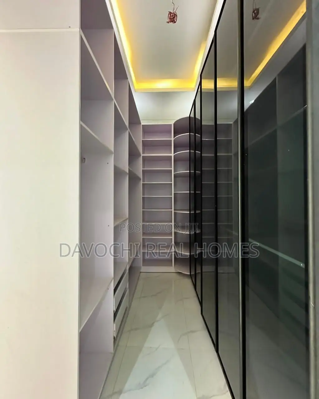 5bdrm Duplex in Chevron Drive, Lekki for sale in Lekki