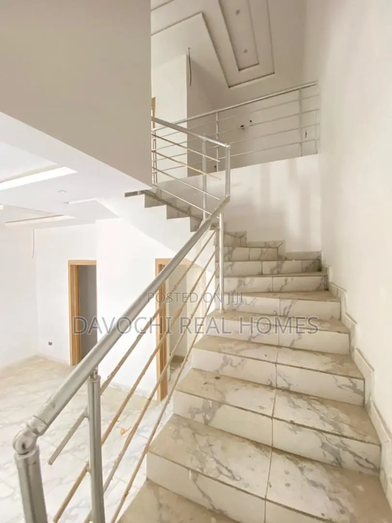 4bdrm Duplex in Lekki Phase 2 for sale in Lekki