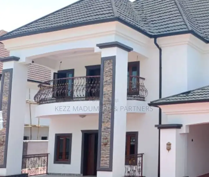 5bdrm Duplex in Near Rocha'S, Owerri for sale in Owerri
