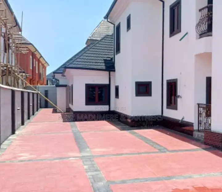 5bdrm Duplex in Near Rocha'S, Owerri for sale in Owerri
