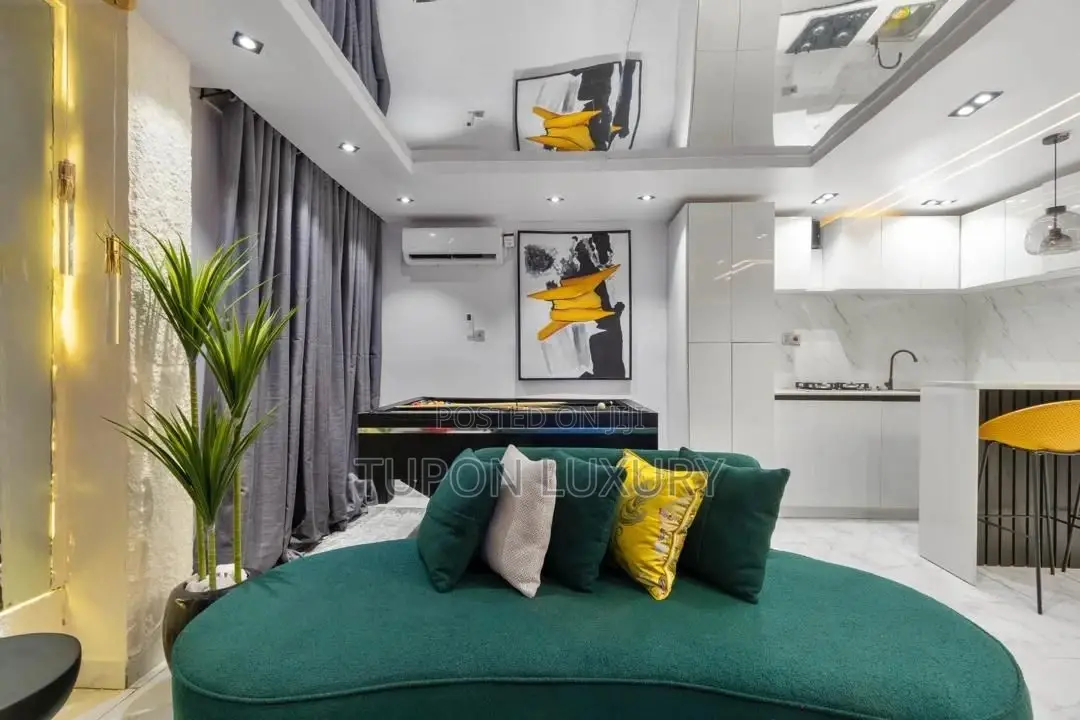 Luxury 1bedroom Apartment With Ps5 Snooker in Lekki Phase 1