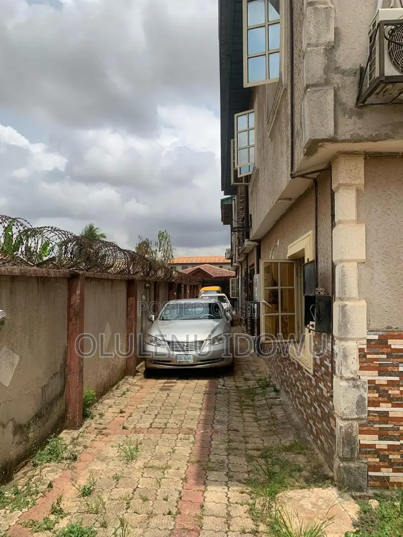 Furnished 3bdrm Block of Flats in Peace Estate, Alimosho for sale in Alimosho