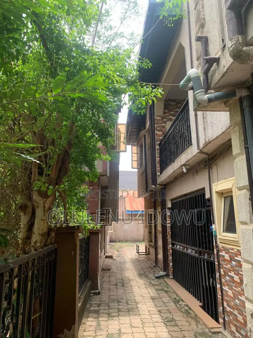 Furnished 3bdrm Block of Flats in Peace Estate, Alimosho for sale in Alimosho