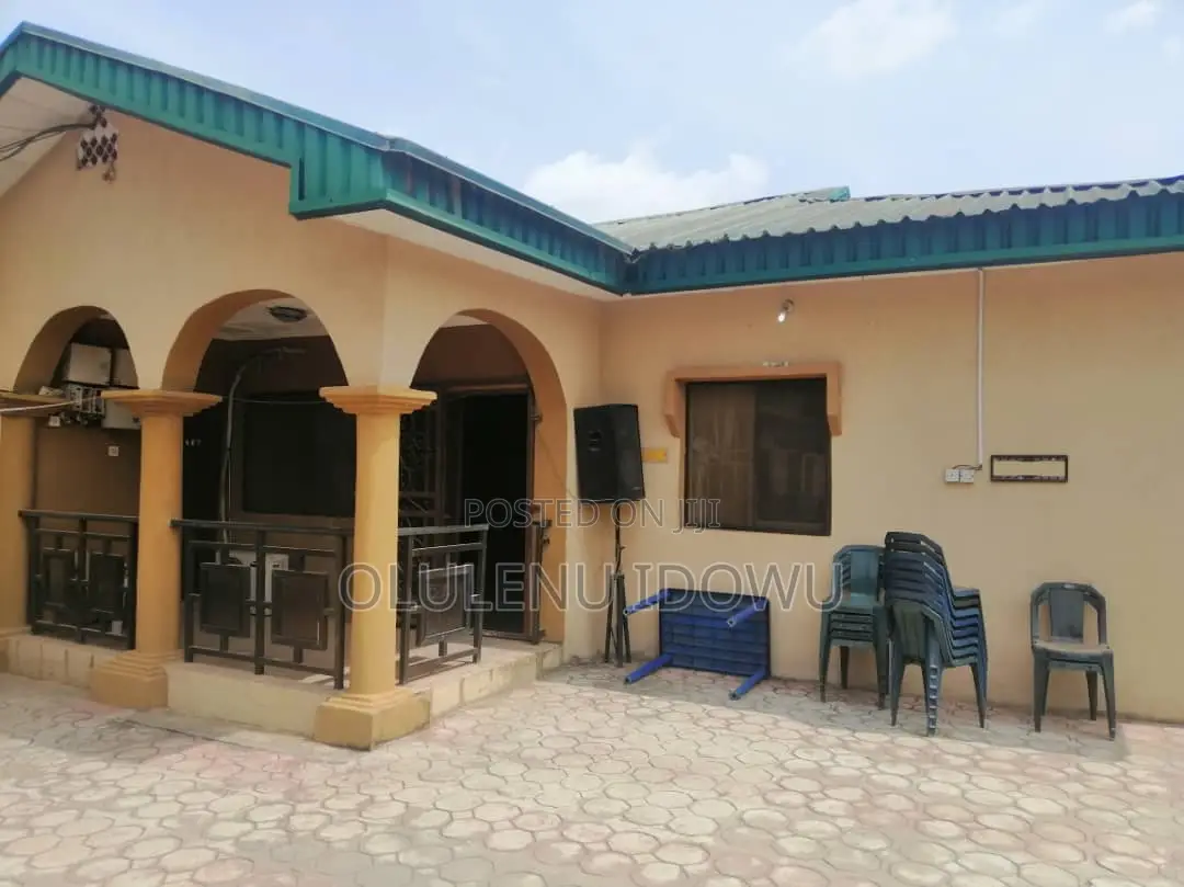 10 Rooms Hotel for Sale at Oluwaga in Alimosho