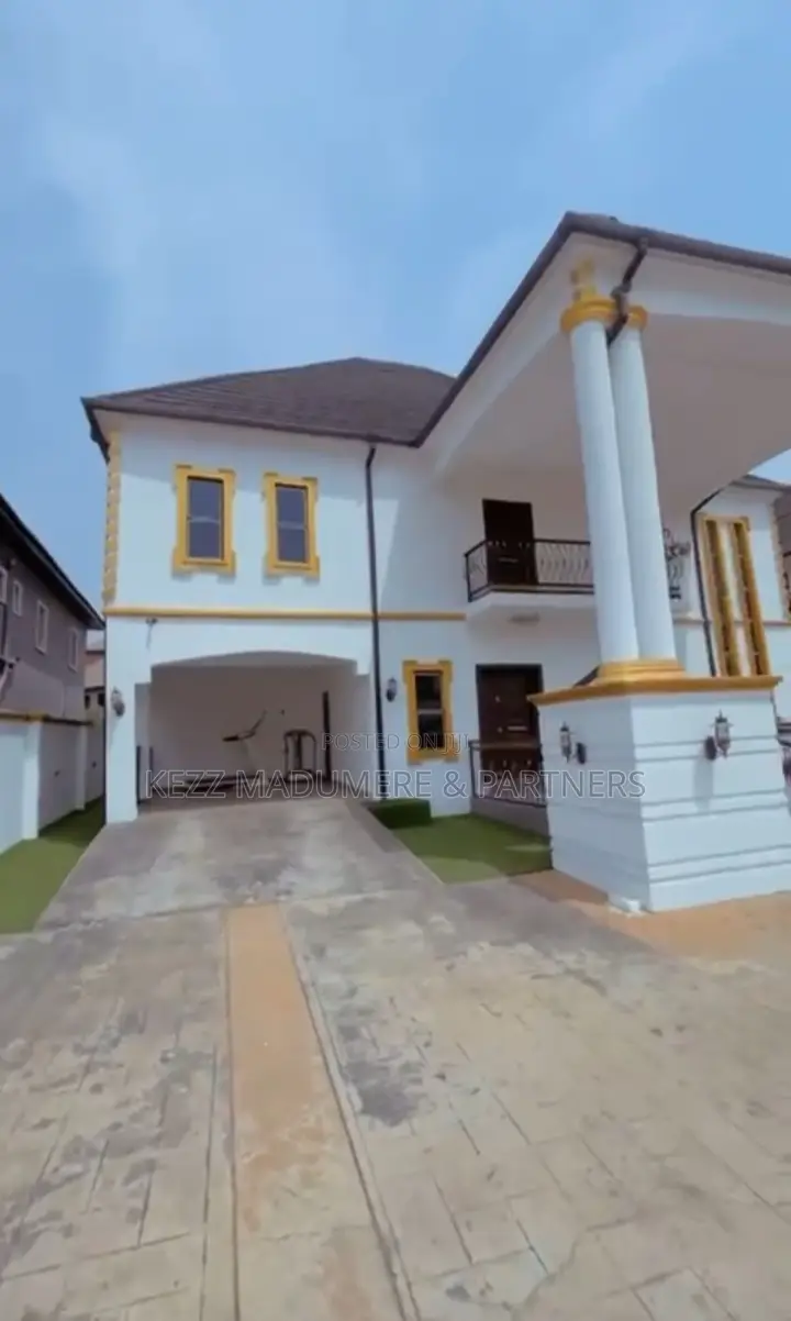 4bdrm Duplex in Near Rochas for sale in Owerri