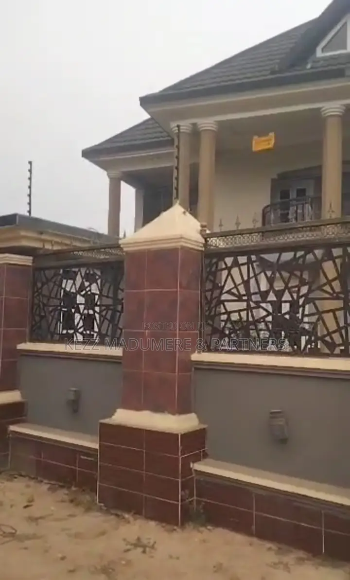 6bdrm Duplex in Akanawu Estate , for sale in Owerri
