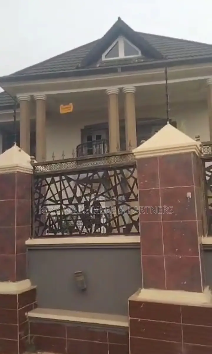 6bdrm Duplex in Akanawu Estate , for sale in Owerri