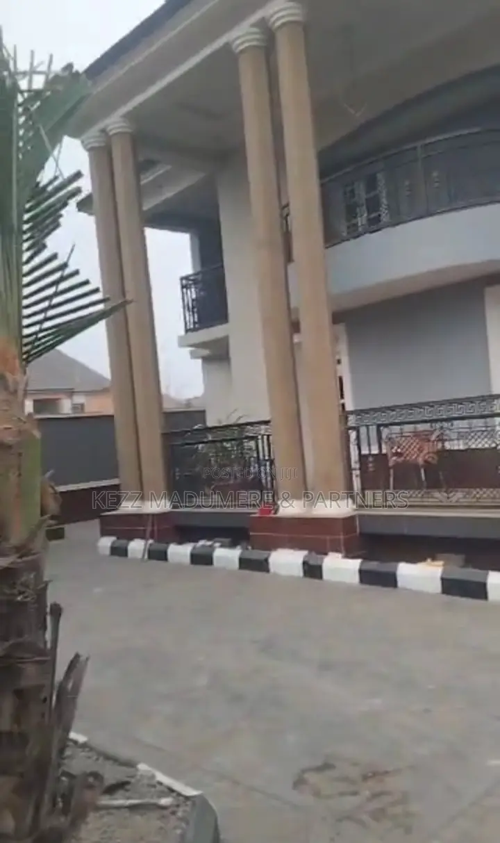 6bdrm Duplex in Akanawu Estate , for sale in Owerri
