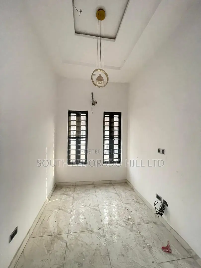 4bdrm Duplex in Osapa london for sale in Osapa london