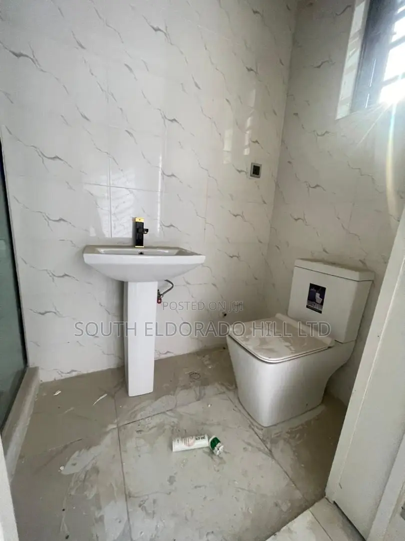 4bdrm Duplex in Osapa london for sale in Osapa london