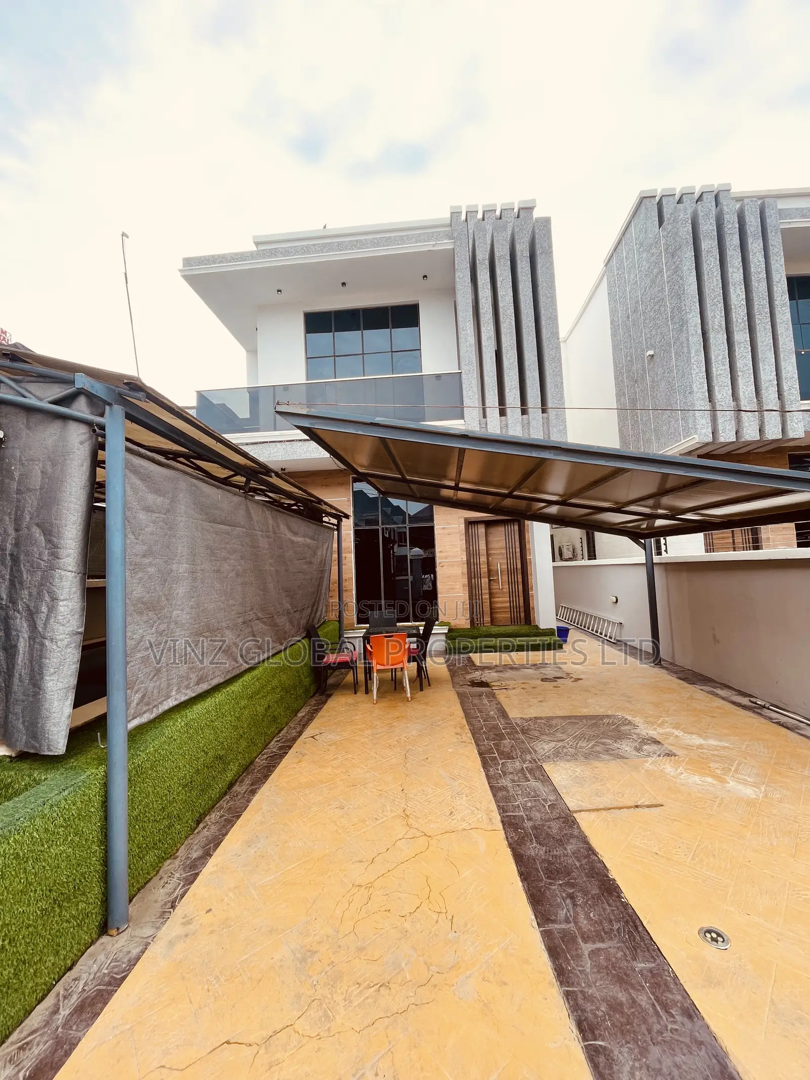 Luxury 5 Bedroom Apartment With Play Station Swimming Pool in Lekki